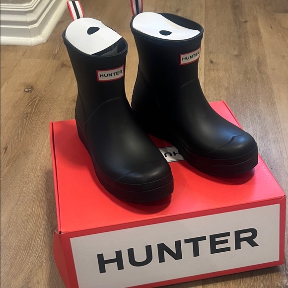 Hunter Shoes - Hunter Women’s Play Black Short Boots Size 9 NWT
